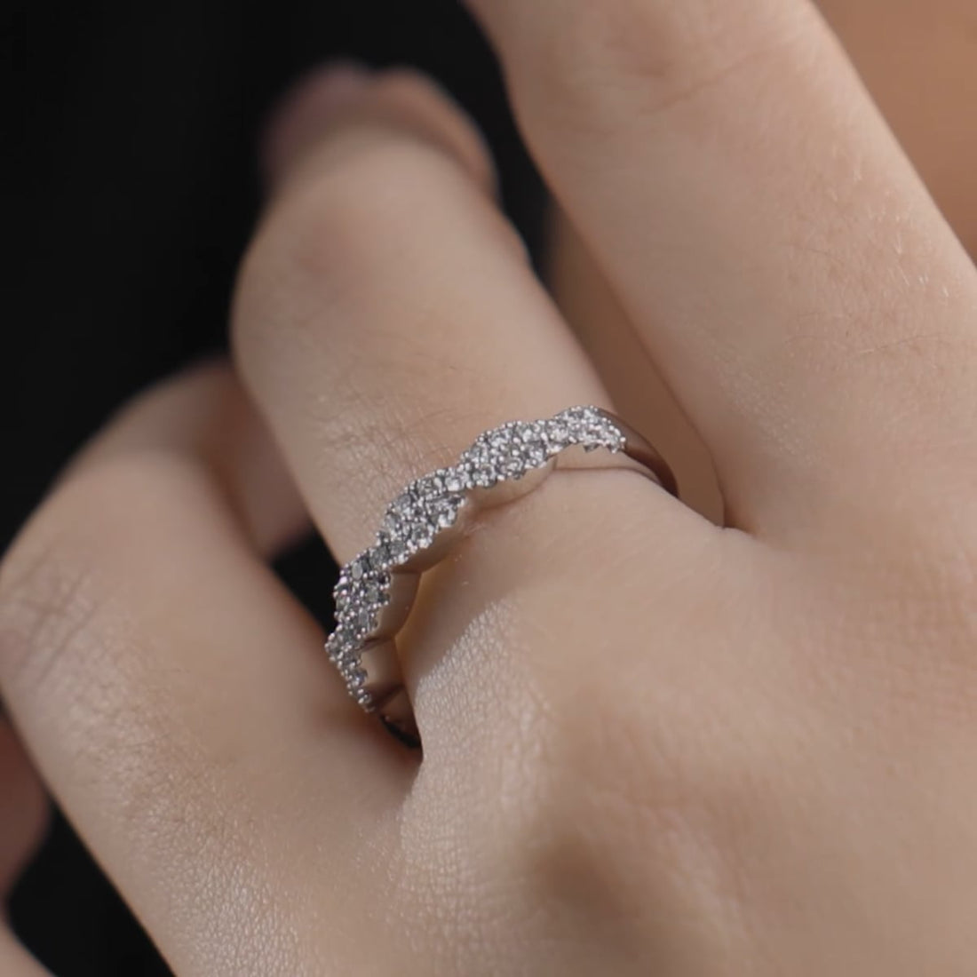 Infinité Twist Round Lab-Grown Diamond Infinity Wedding Band