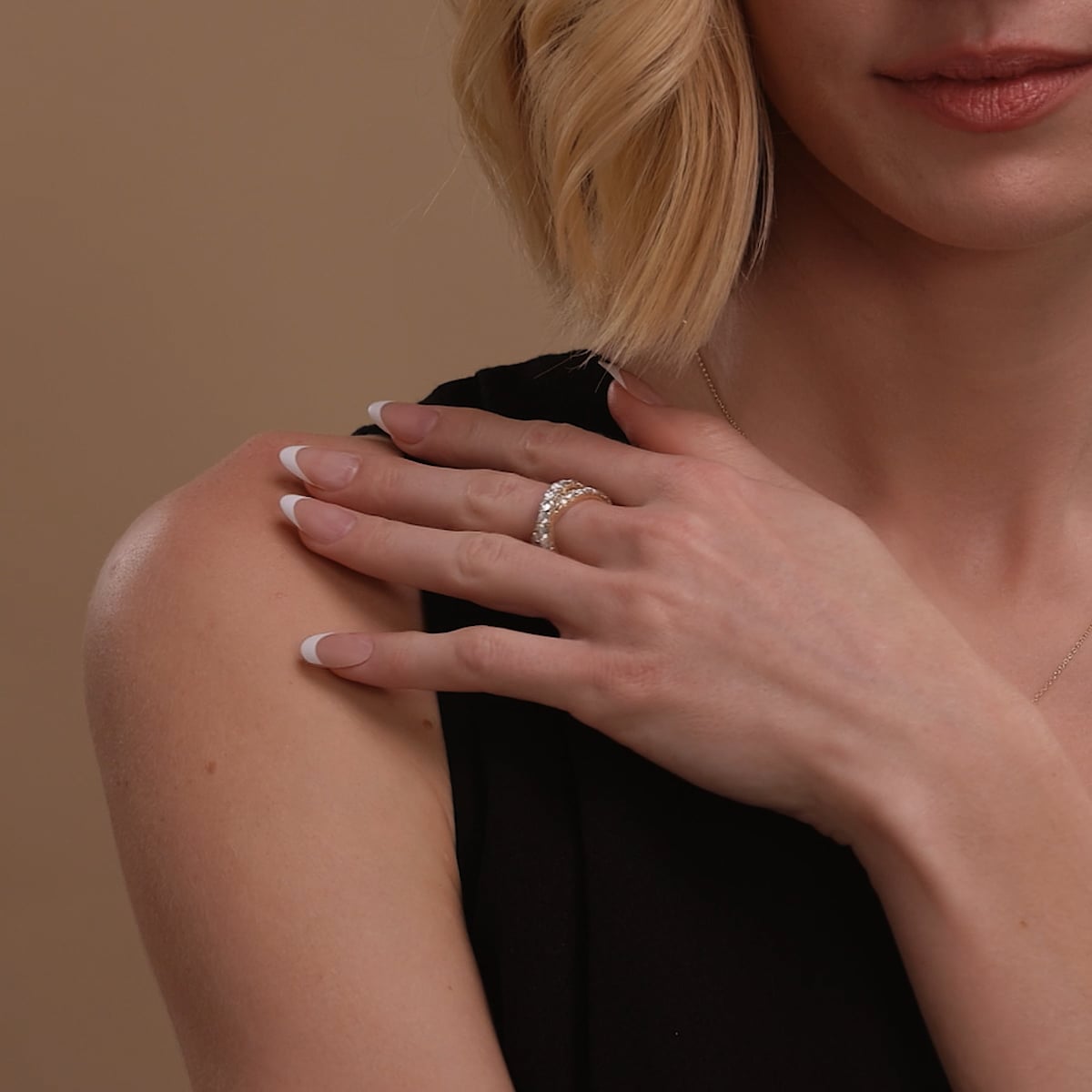 Auravine Round Lab-Grown Diamond Crossover Band
