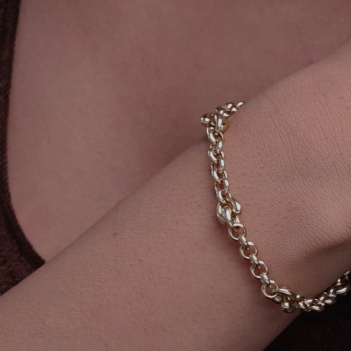 Aurora Minimalist Solid Gold Station Link Chain Bracelet