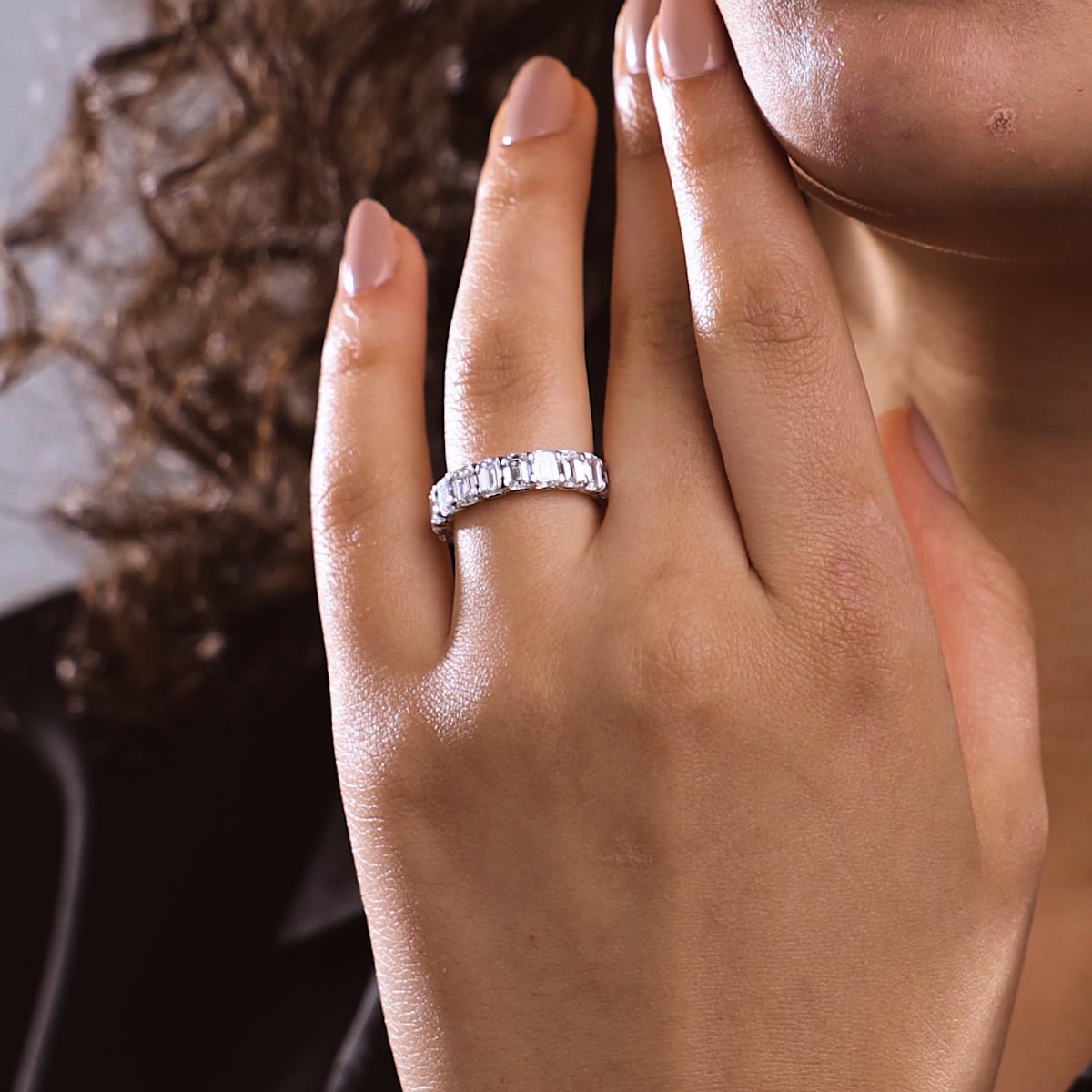 Ovalmera Luxe Emerald & Oval Lab-Grown Diamond Eternity Band