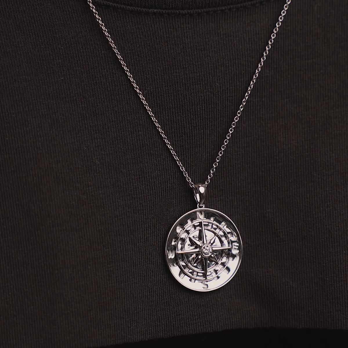 Diamond Compass Necklace in Gold – Symbolic Jewelry