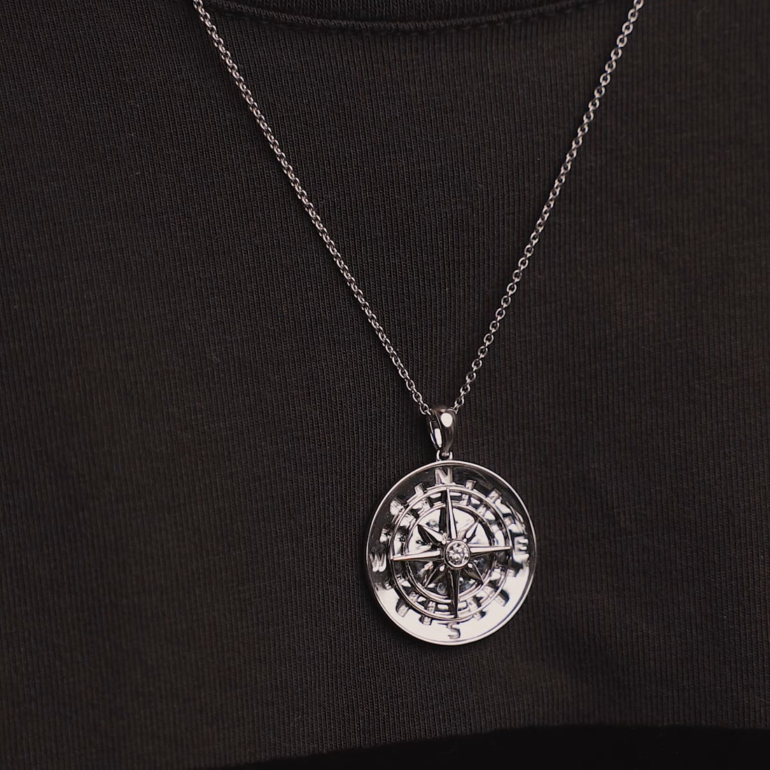 Diamond Compass Necklace in Gold – Symbolic Jewelry