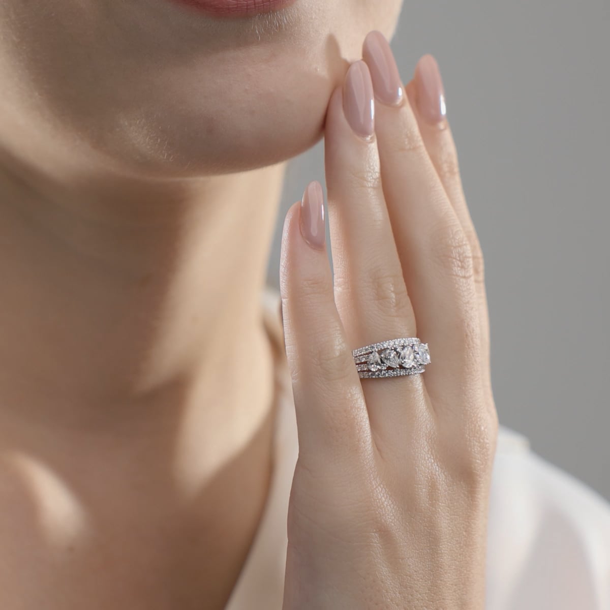 Luméra Pear & Round Lab-Grown Diamond Alternating Band