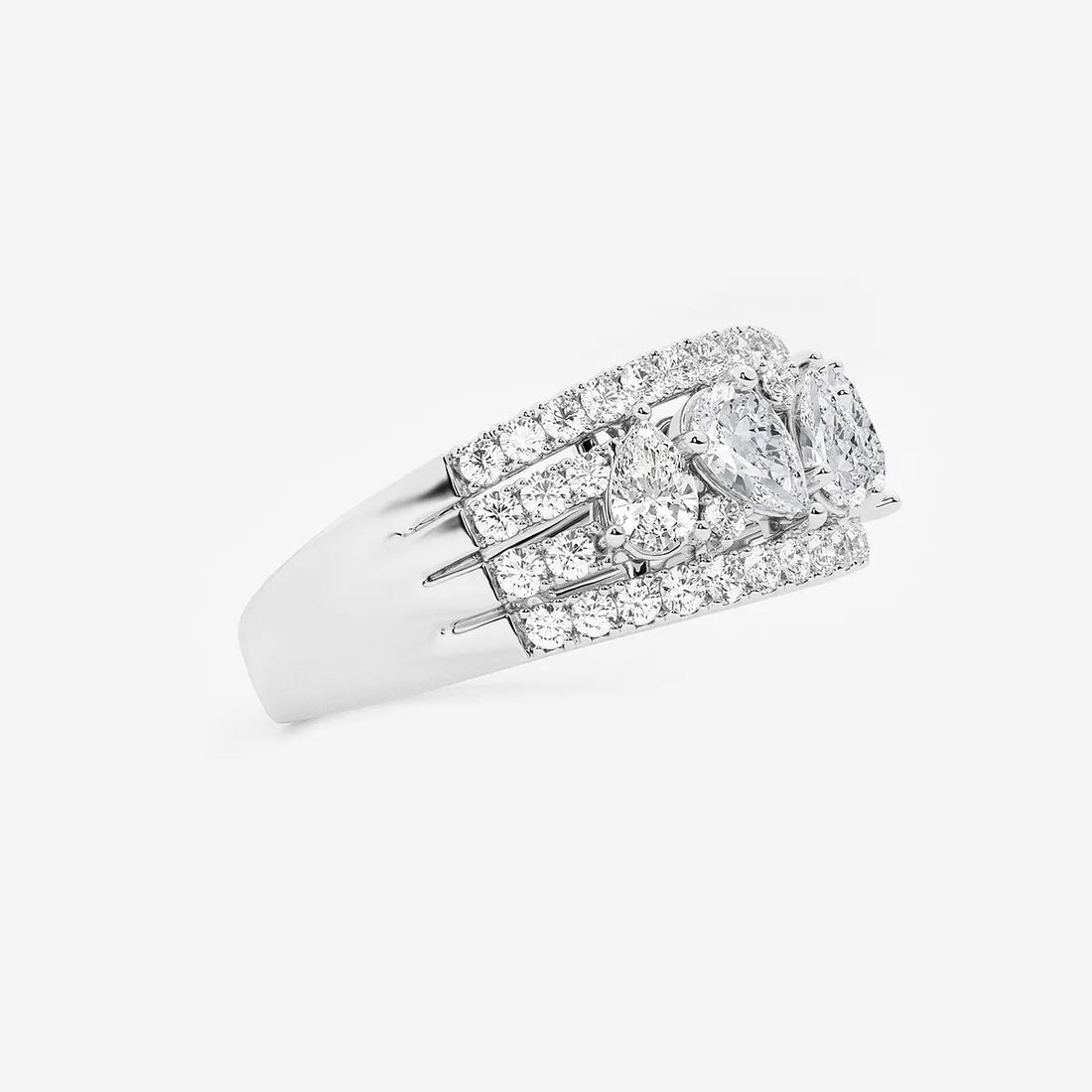 Luméra Pear & Round Lab-Grown Diamond Alternating Band