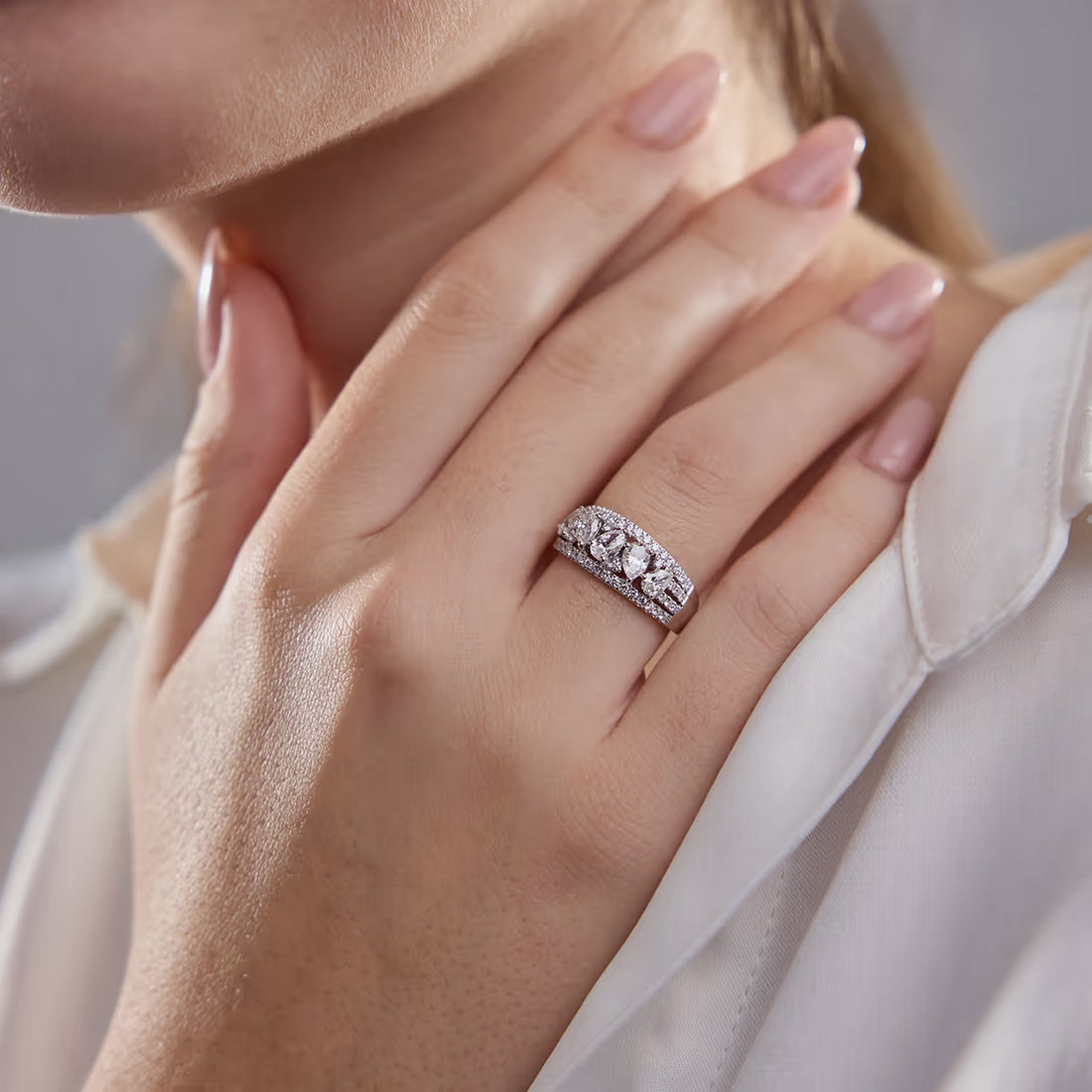 Luméra Pear & Round Lab-Grown Diamond Alternating Band