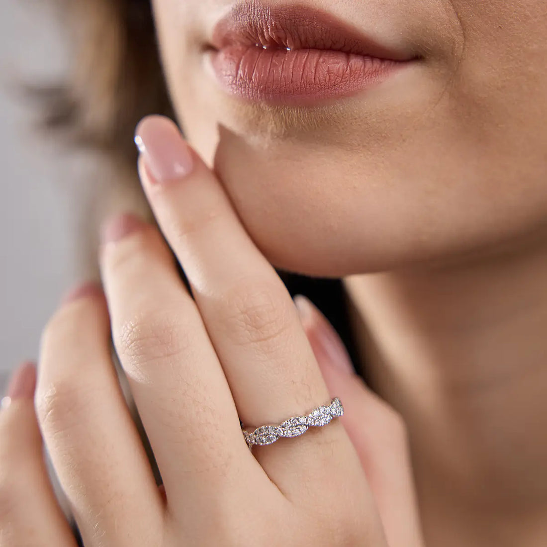 Infinité Twist Round Lab-Grown Diamond Infinity Wedding Band