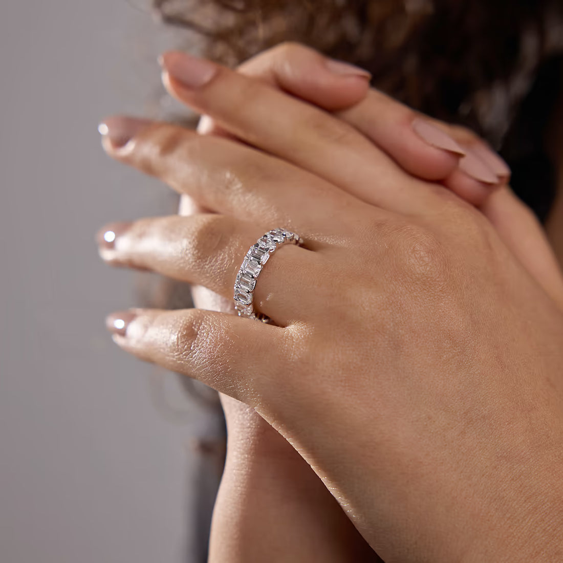 Ovalmera Luxe Emerald & Oval Lab-Grown Diamond Eternity Band
