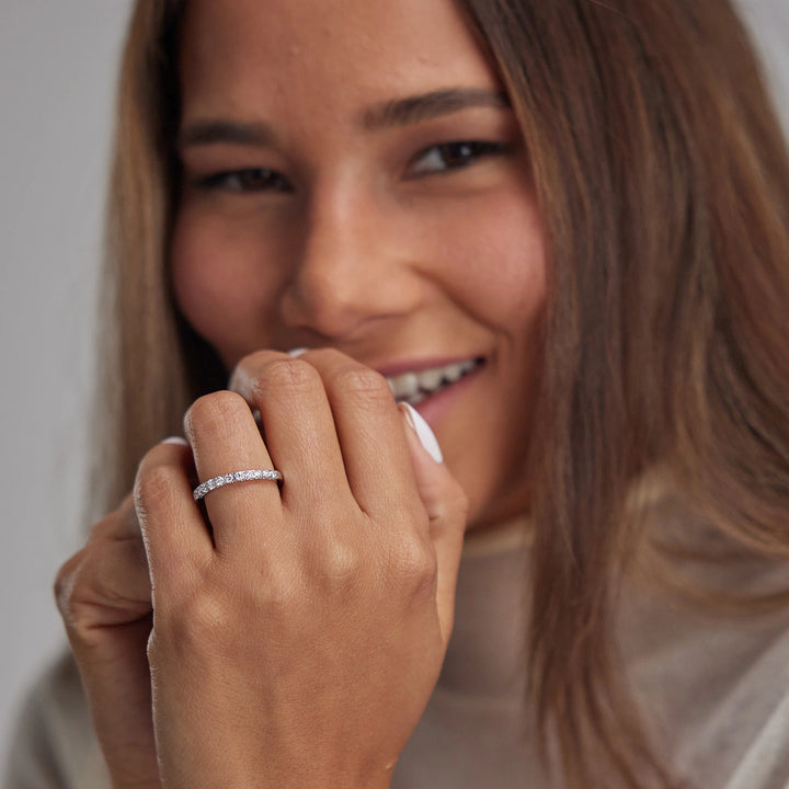 Virelle Round Lab-Grown Diamond Classic Four-Prong Wedding Band